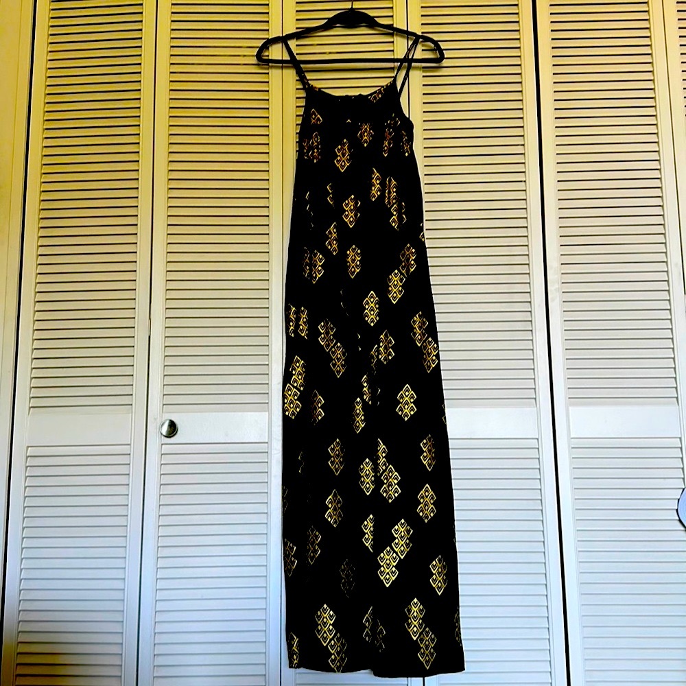 Kahulale’a M size, skinny shoulder strap’s  Black / Gold. Stunning on.